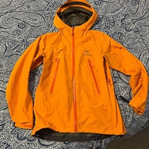 Arc’teryx Beta Jacket • Women’s Large • Bright Orange